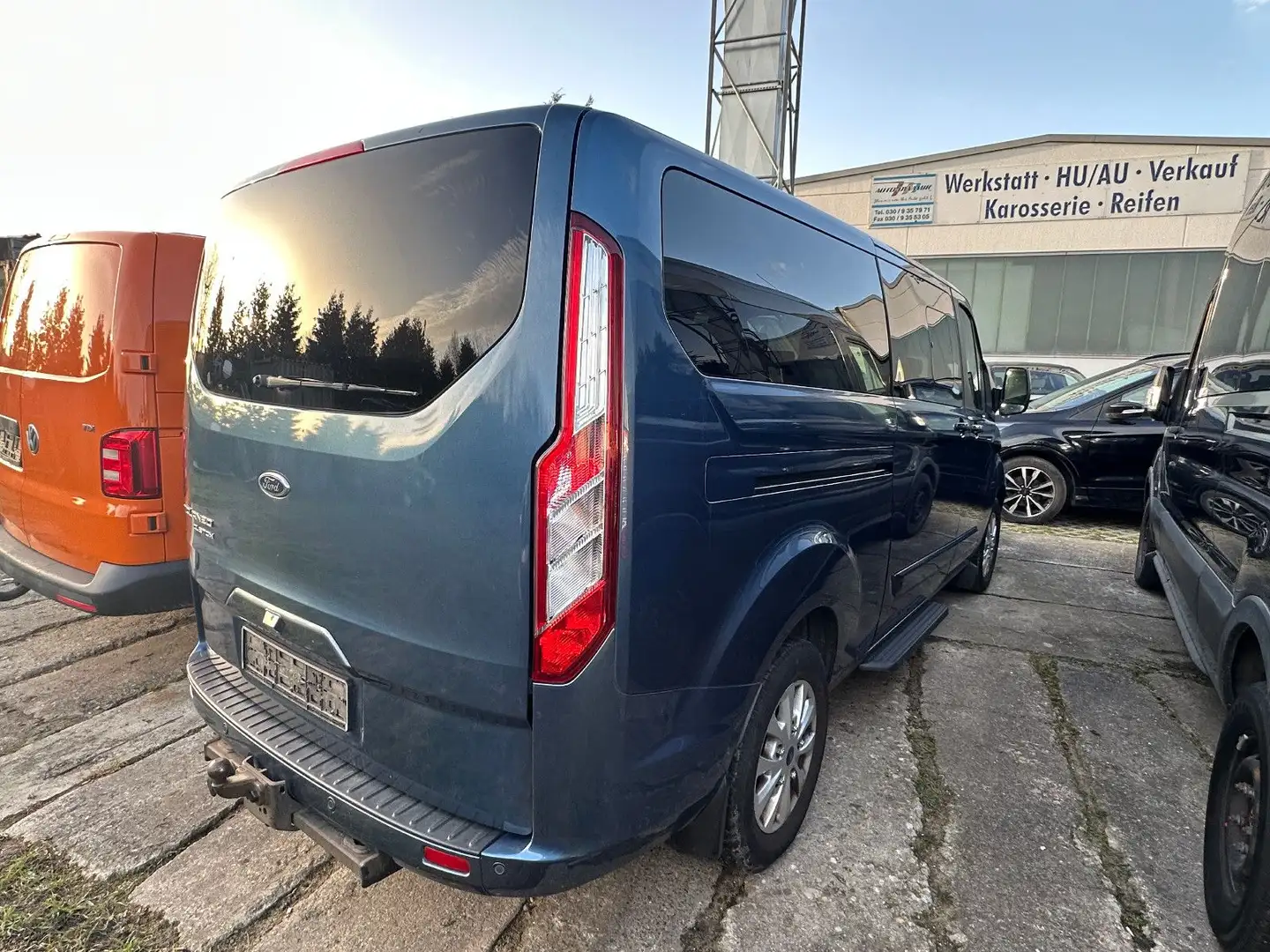 Ford Tourneo Custom LANG AUTOMATIK+ 8 SITZE+ KLIMAAUT Blau - 2