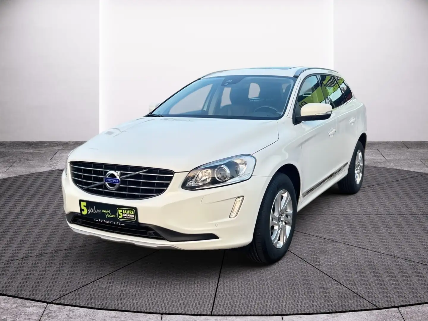 Volvo XC60 D3 Geartronic AHK+Navi+Pano Weiß - 2