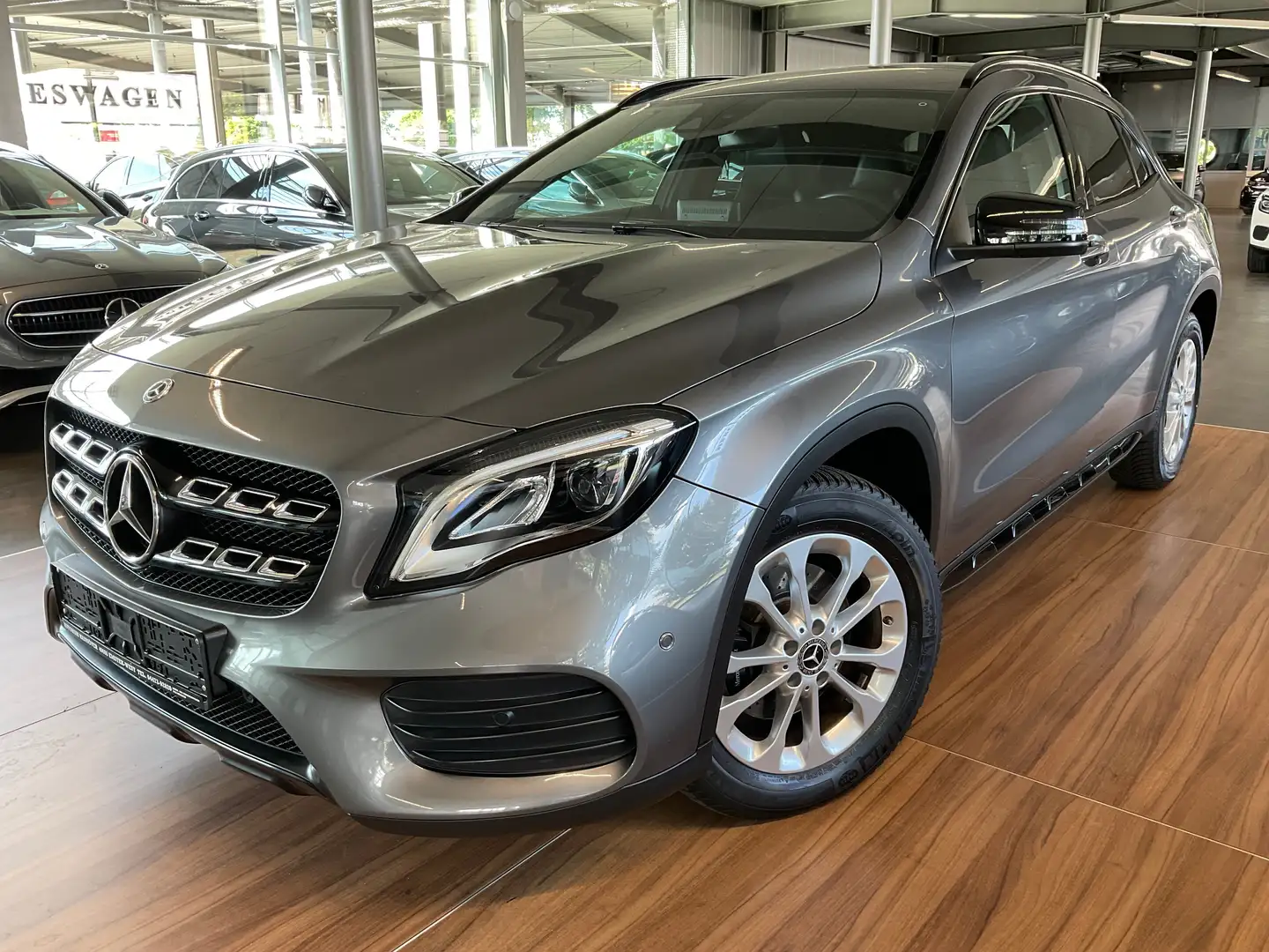 Mercedes-Benz GLA 250 GLA 250 AMG-Line KAMERA/LEDER/GARMIN/AHK/FLA/LED Grey - 1