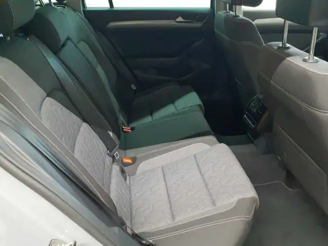 Volkswagen Passat view 14