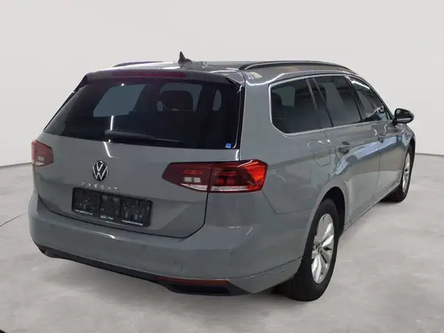 Volkswagen Passat view 4