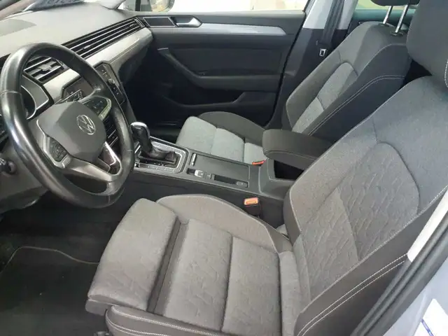 Volkswagen Passat view 7