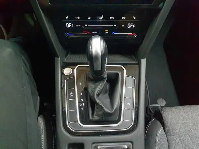 Volkswagen Passat view 10