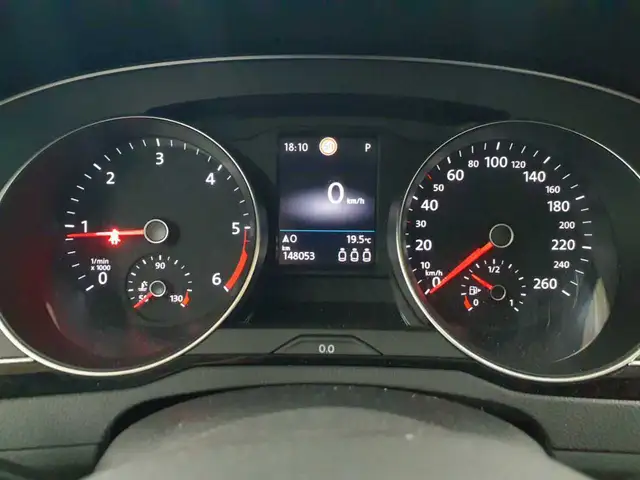 Volkswagen Passat view 11