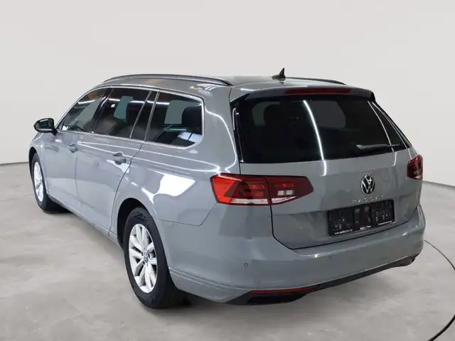 Volkswagen Passat view 5