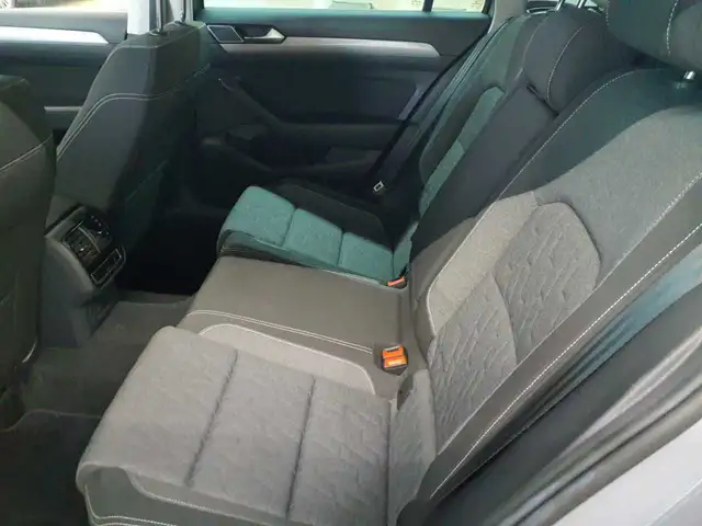 Volkswagen Passat view 13