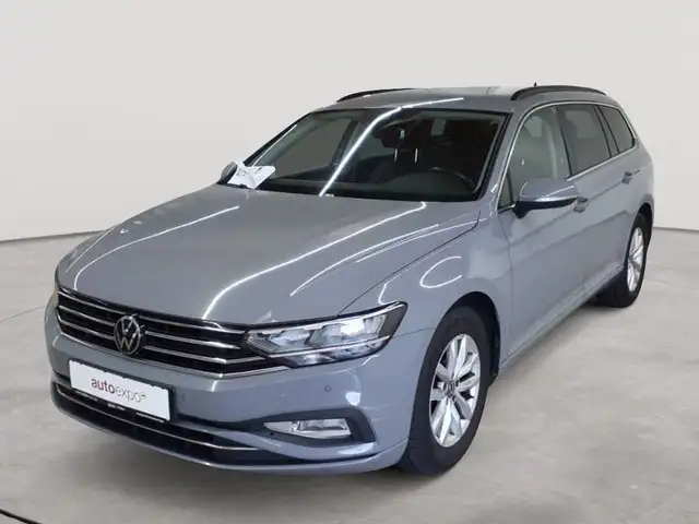 Volkswagen Passat view 2
