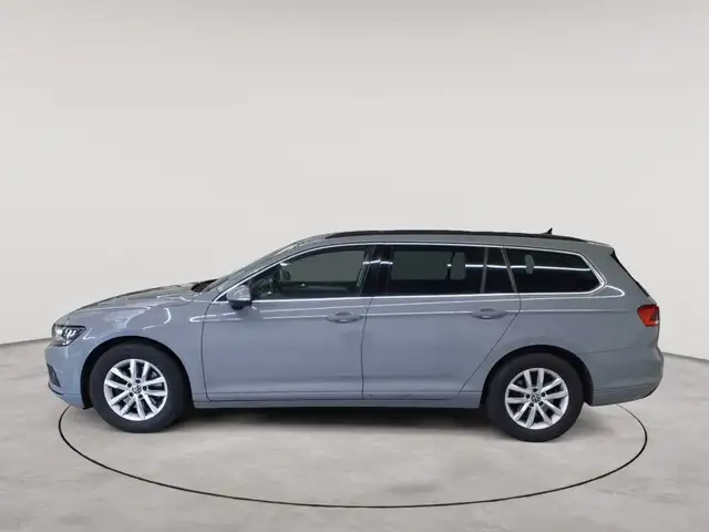 Volkswagen Passat view 6