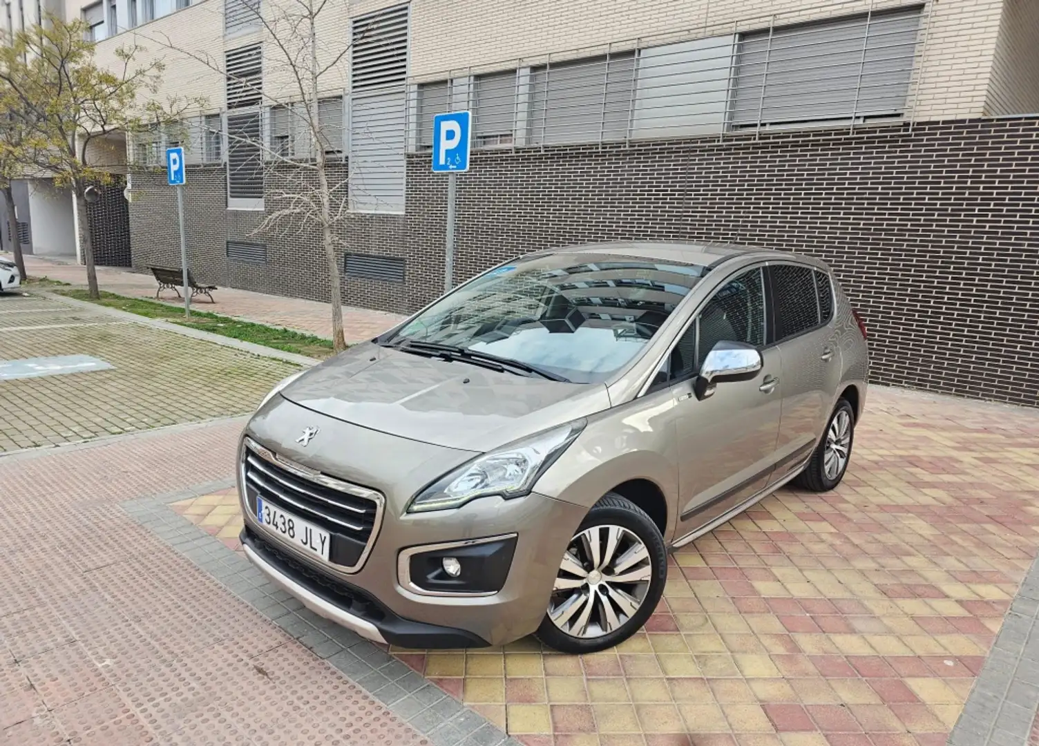 Peugeot 3008 1.6 BlueHDi Style 120 Beige - 1