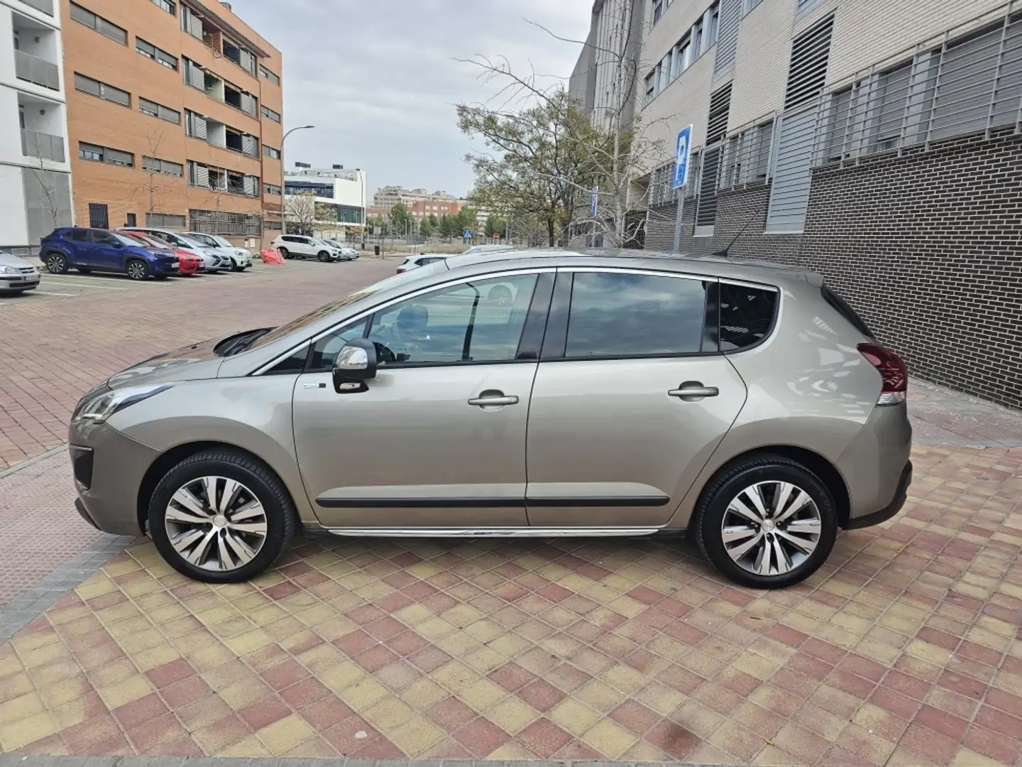 Peugeot 3008 1.6 BlueHDi Style 120 Beige - 2