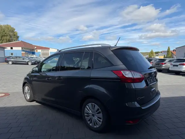 Ford Grand C-Max view 5