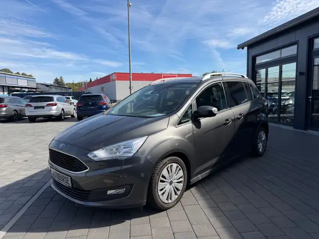 Ford Grand C-Max view 3