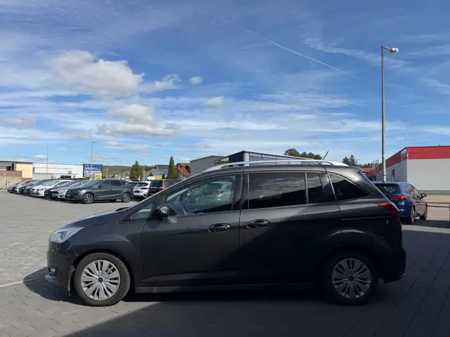 Ford Grand C-Max view 4