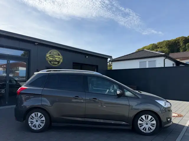 Ford Grand C-Max view 8