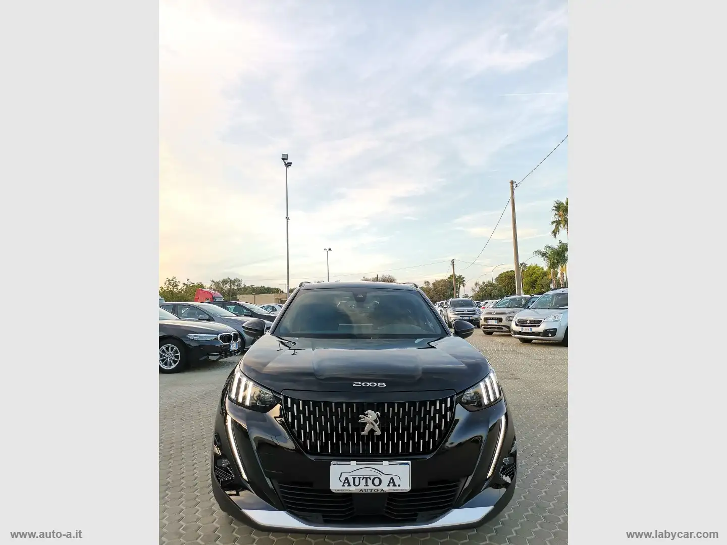 Peugeot 2008 BlueHDi 110 S&S GT Zwart - 2