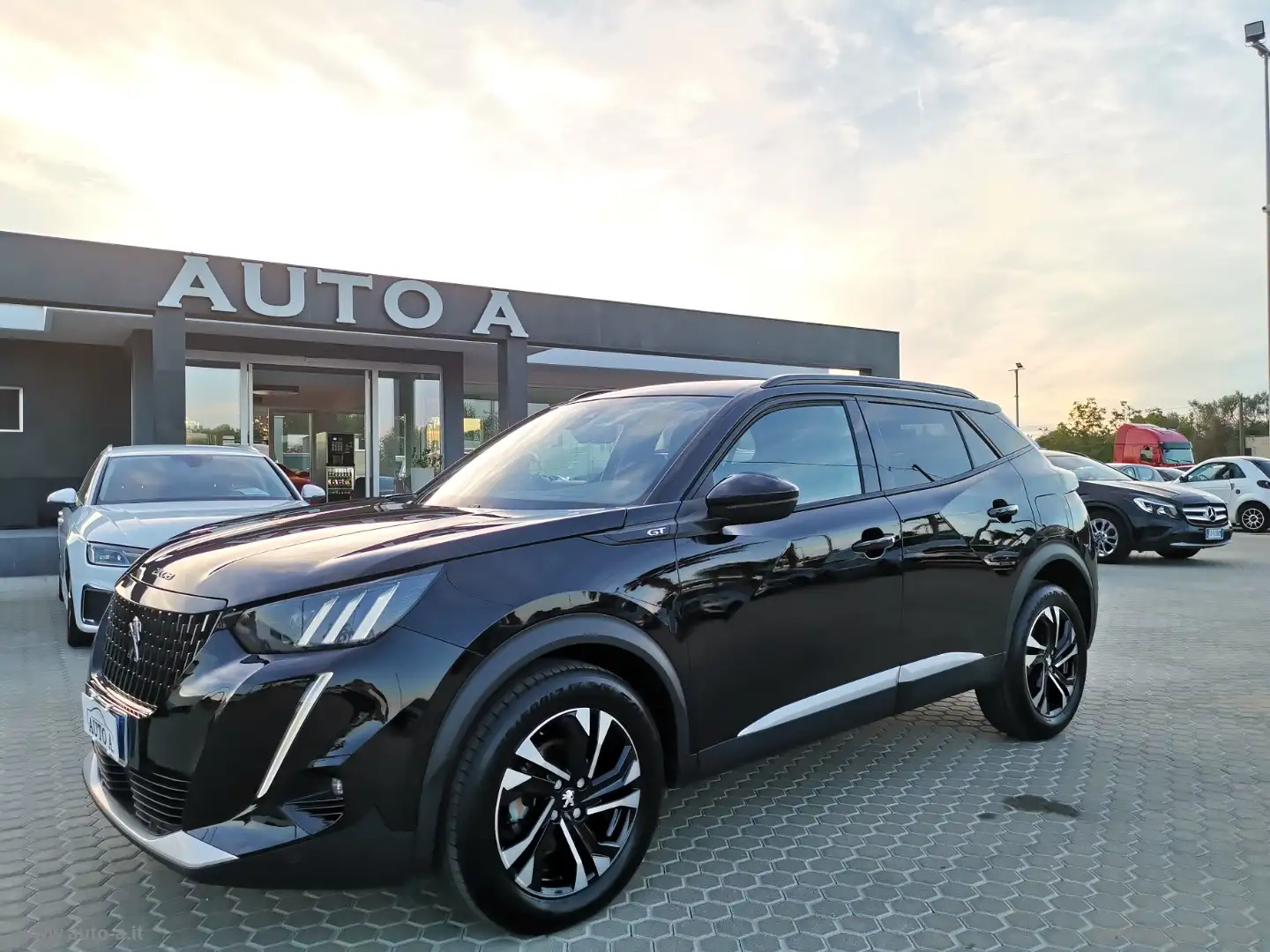 Peugeot 2008 BlueHDi 110 S&S GT Zwart - 1