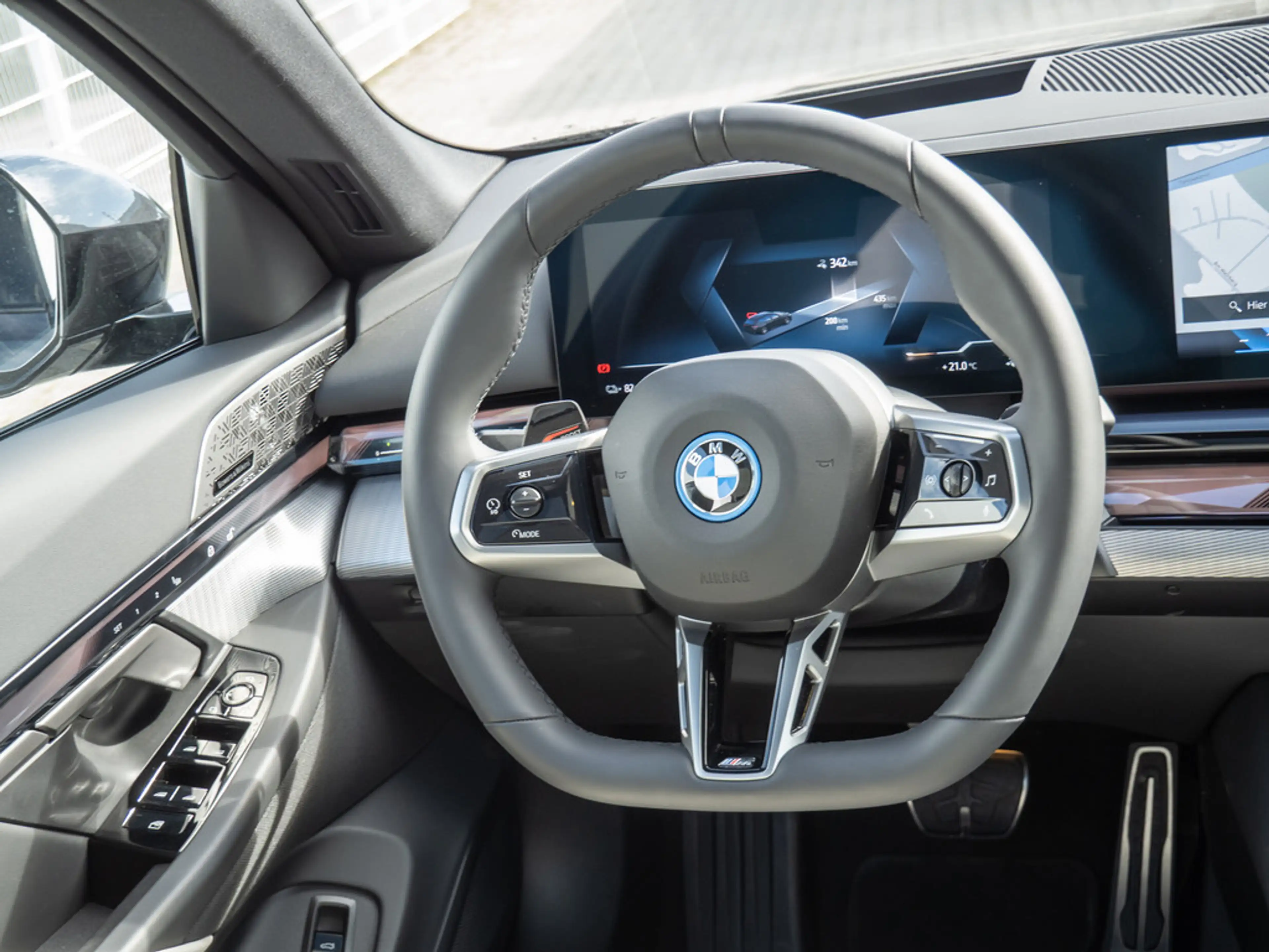 BMW i5 Touring 40 e M-Sport PANO+B&W+20 ZOLL+360° — photo 11
