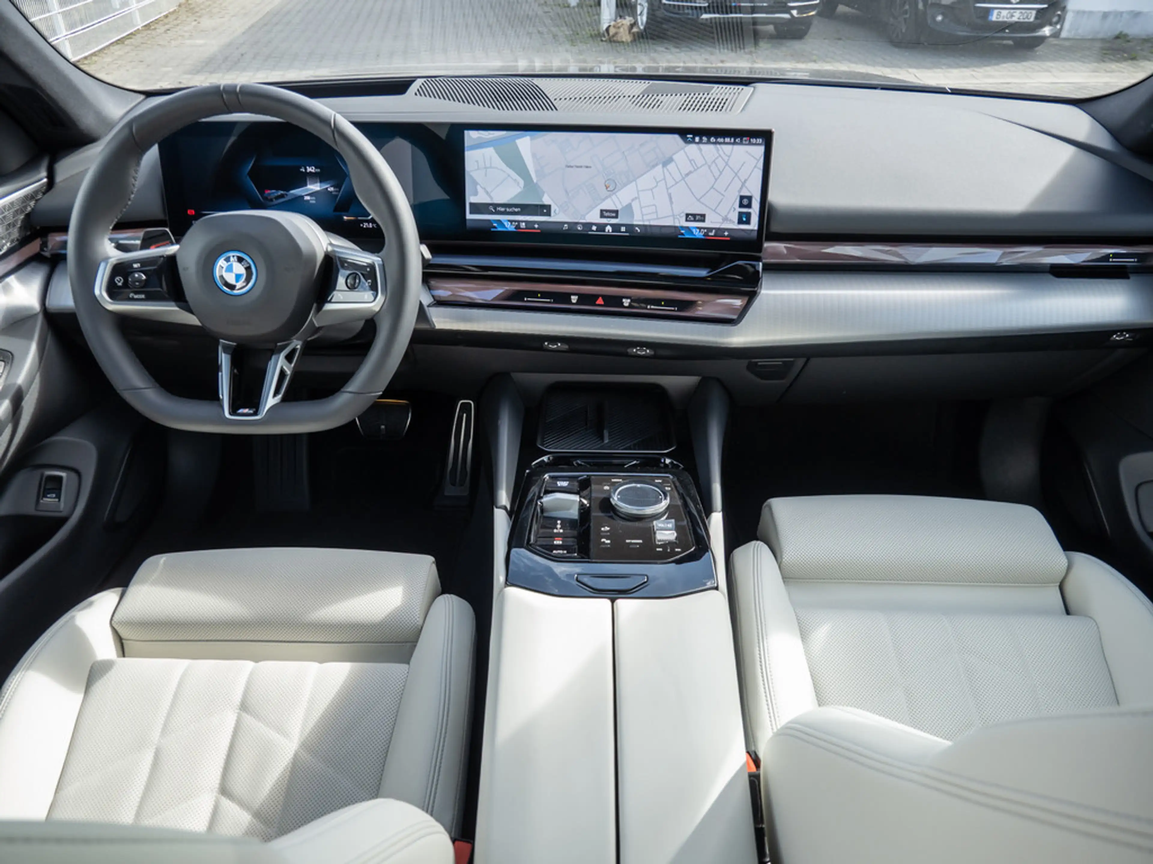 BMW i5 Touring 40 e M-Sport PANO+B&W+20 ZOLL+360° — photo 10