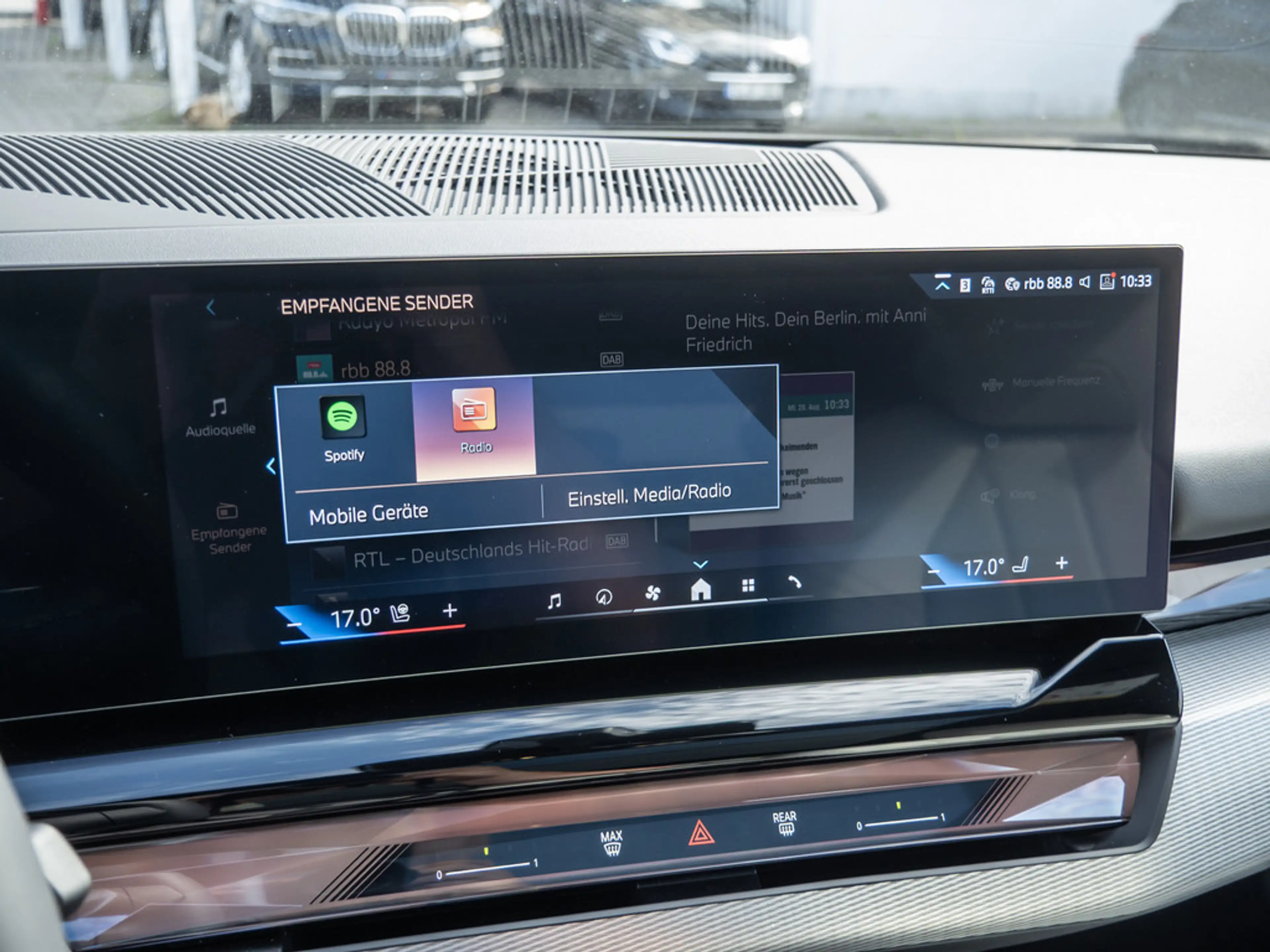 BMW i5 Touring 40 e M-Sport PANO+B&W+20 ZOLL+360° — photo 14