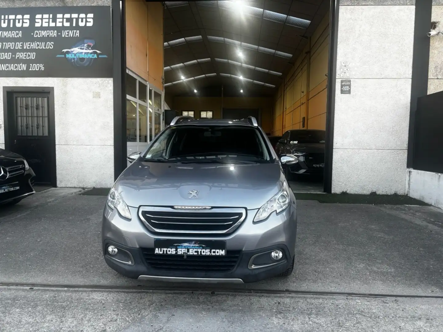 Peugeot 2008 1.6 BlueHDI Crossway 100 Gris - 2