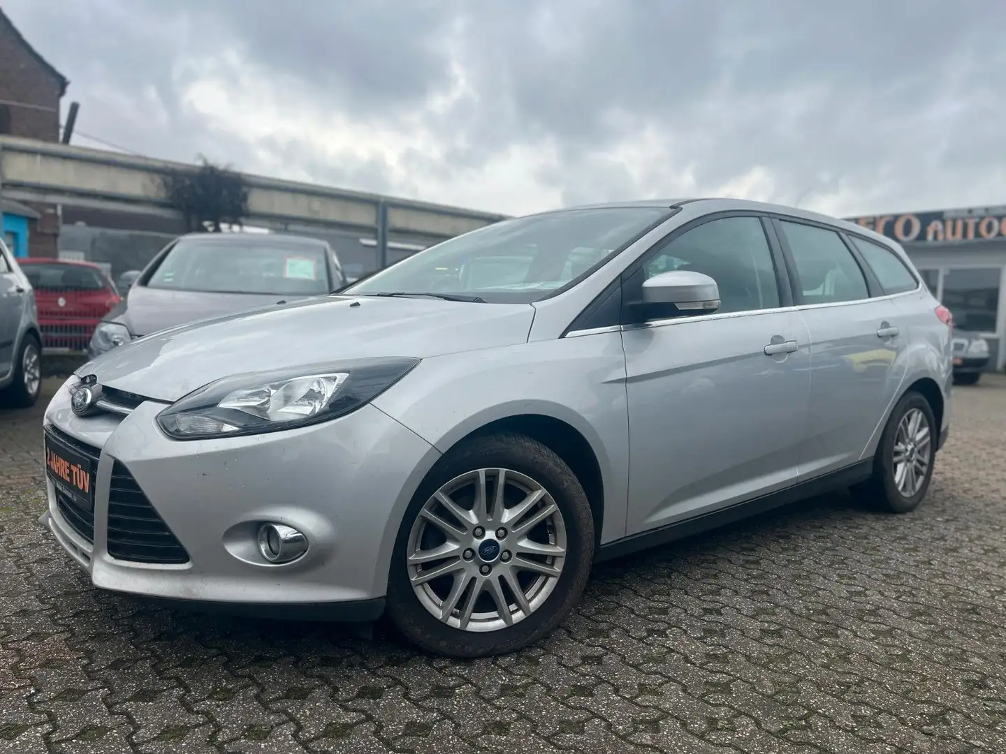 Ford Focus Turnier Titanium*DIESEL*PDC*MFL*START/STOP Silber - 1