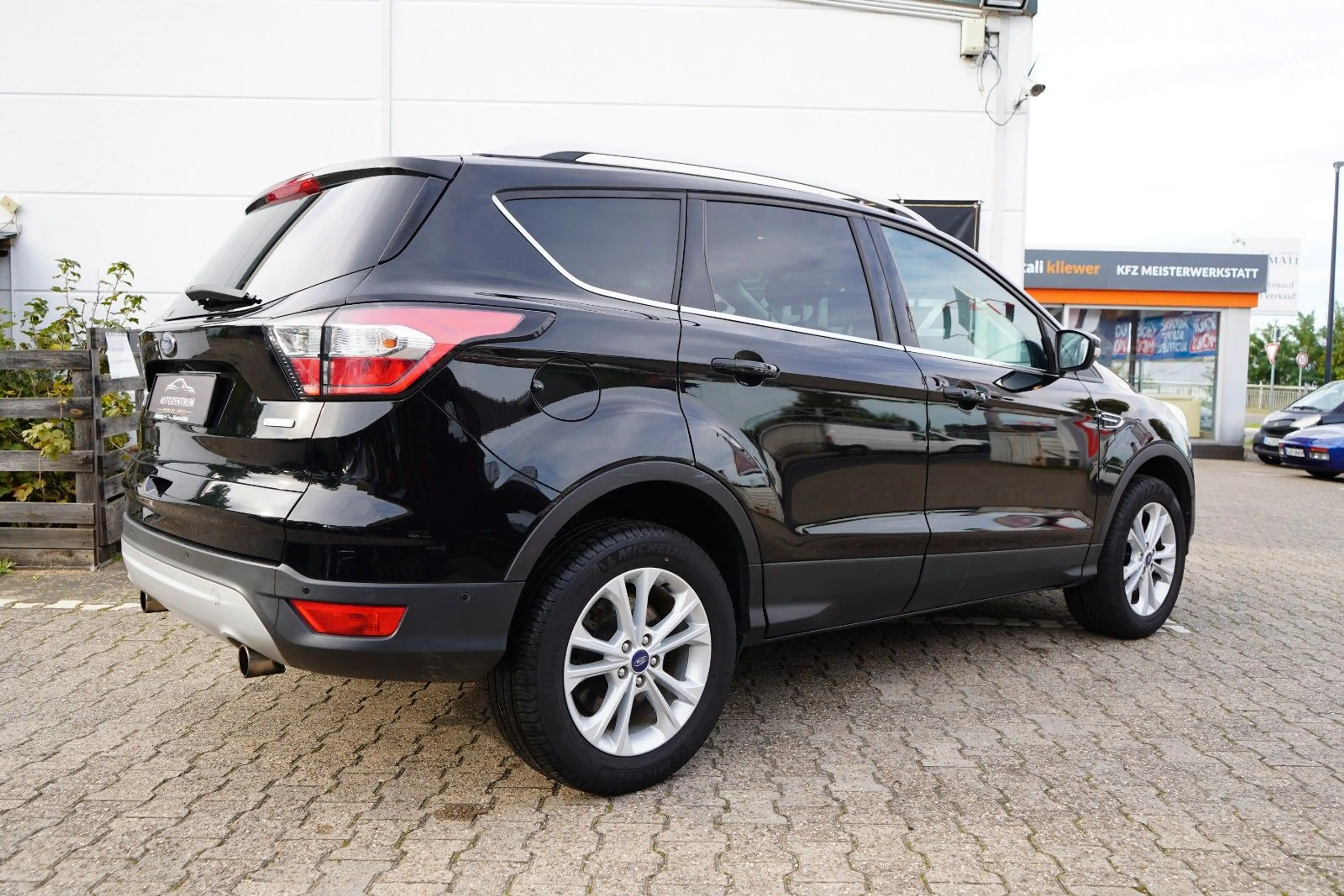Ford Kuga Titanium*52TKM*CarPlay*8-Fach* — photo 4