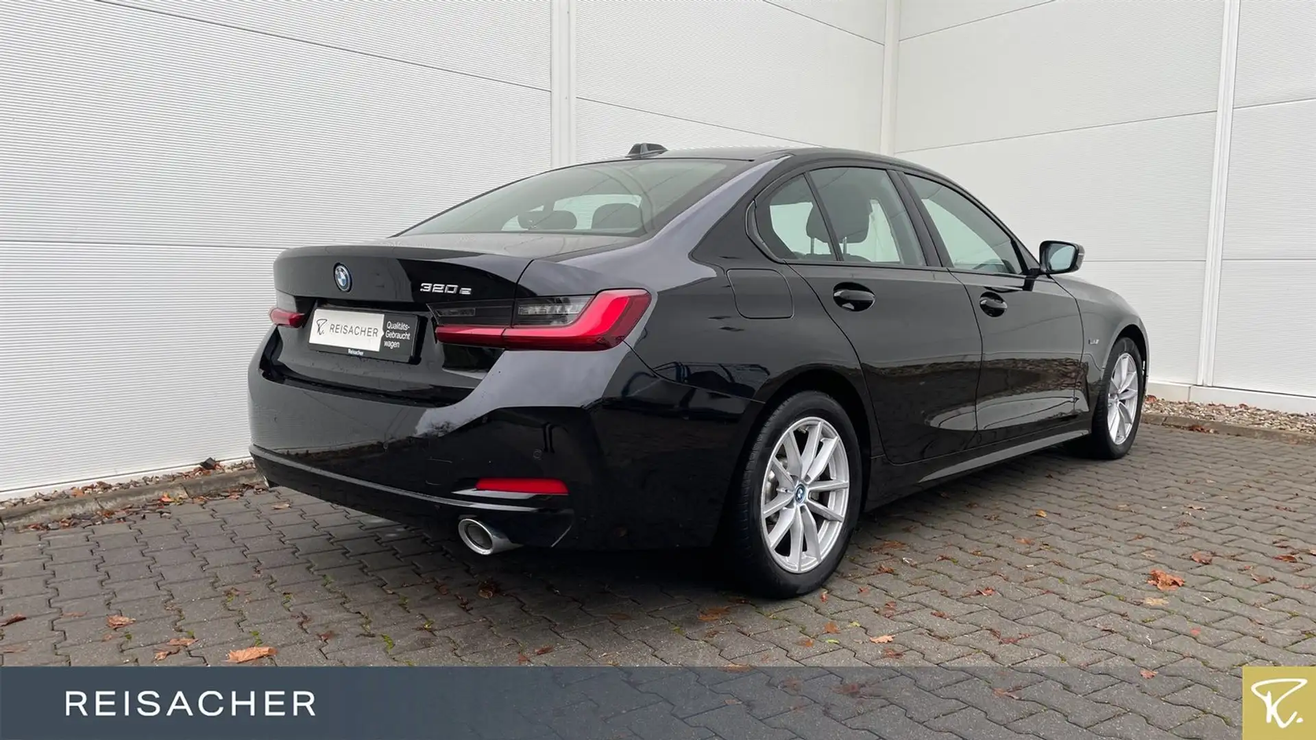 BMW 320 e A Lim LCPlus,SHZ,PDC Schwarz - 2