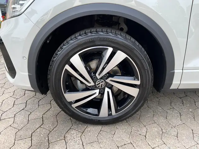 Volkswagen T-Roc view 8