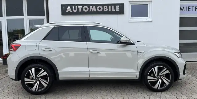 Volkswagen T-Roc view 3