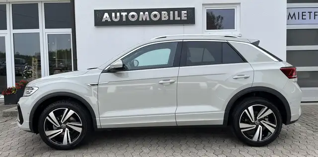 Volkswagen T-Roc view 4