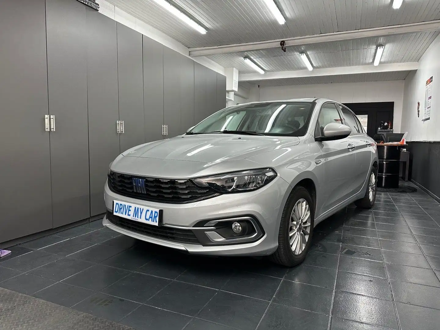 Fiat Tipo Life plus 1.0 101ch 4 portes Gris - 1