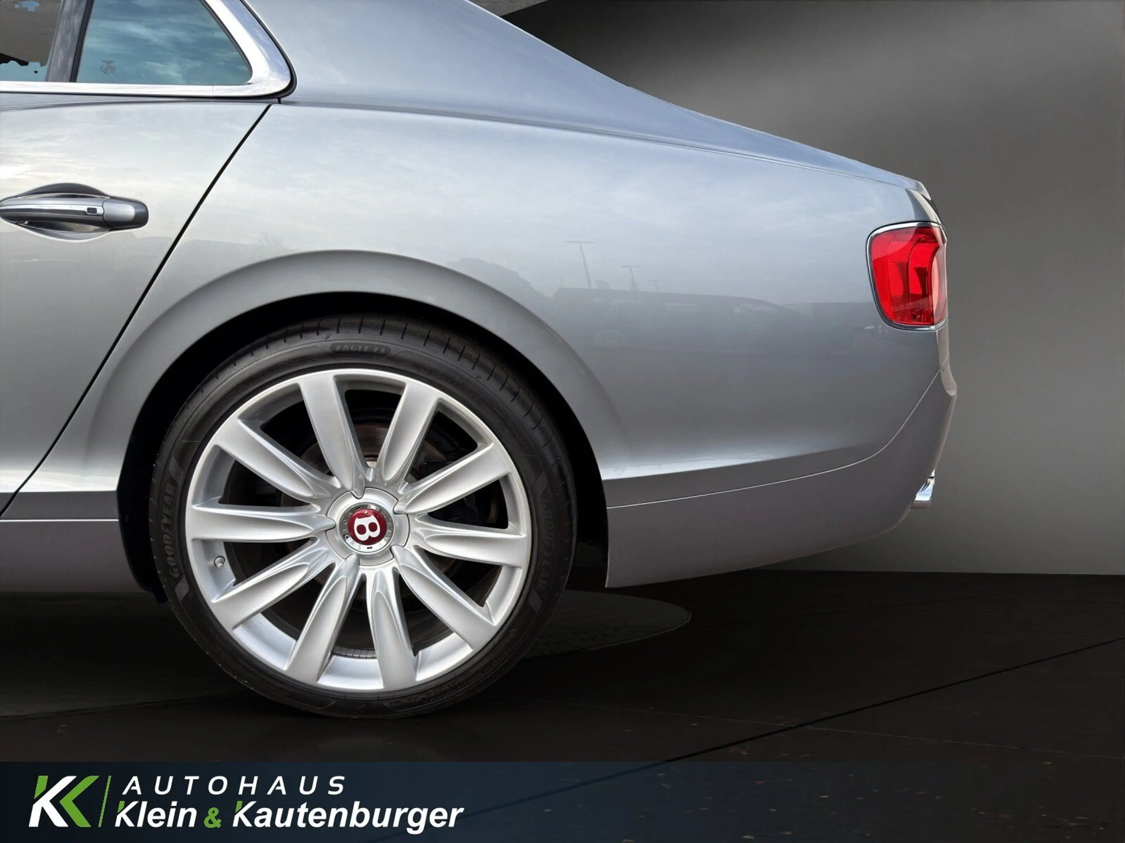 Bentley Flying Spur FLYING SPUR V8 MULLINER +VOLL+REAR-EN+SCHECKHEFT — photo 10
