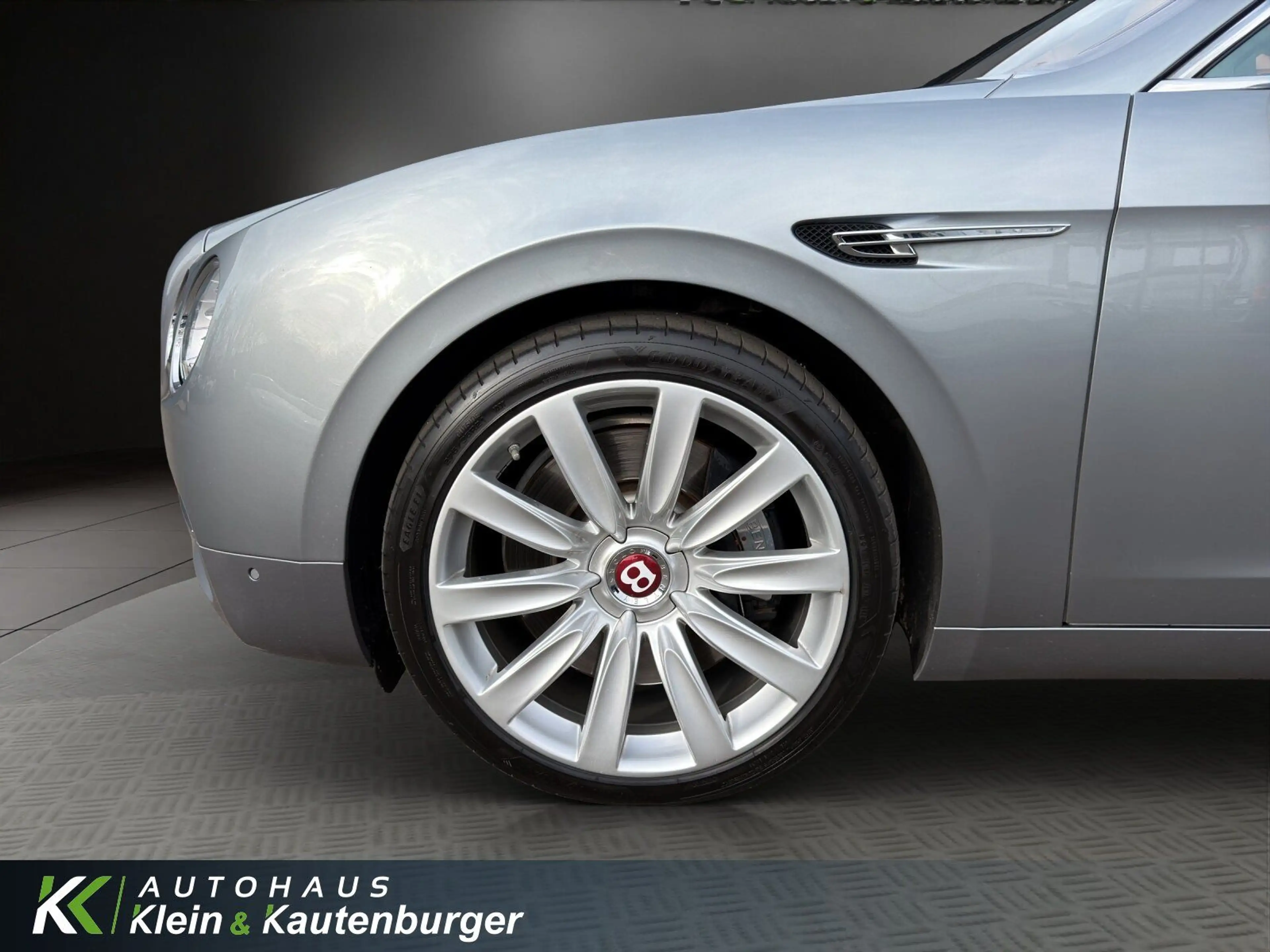 Bentley Flying Spur FLYING SPUR V8 MULLINER +VOLL+REAR-EN+SCHECKHEFT — photo 9