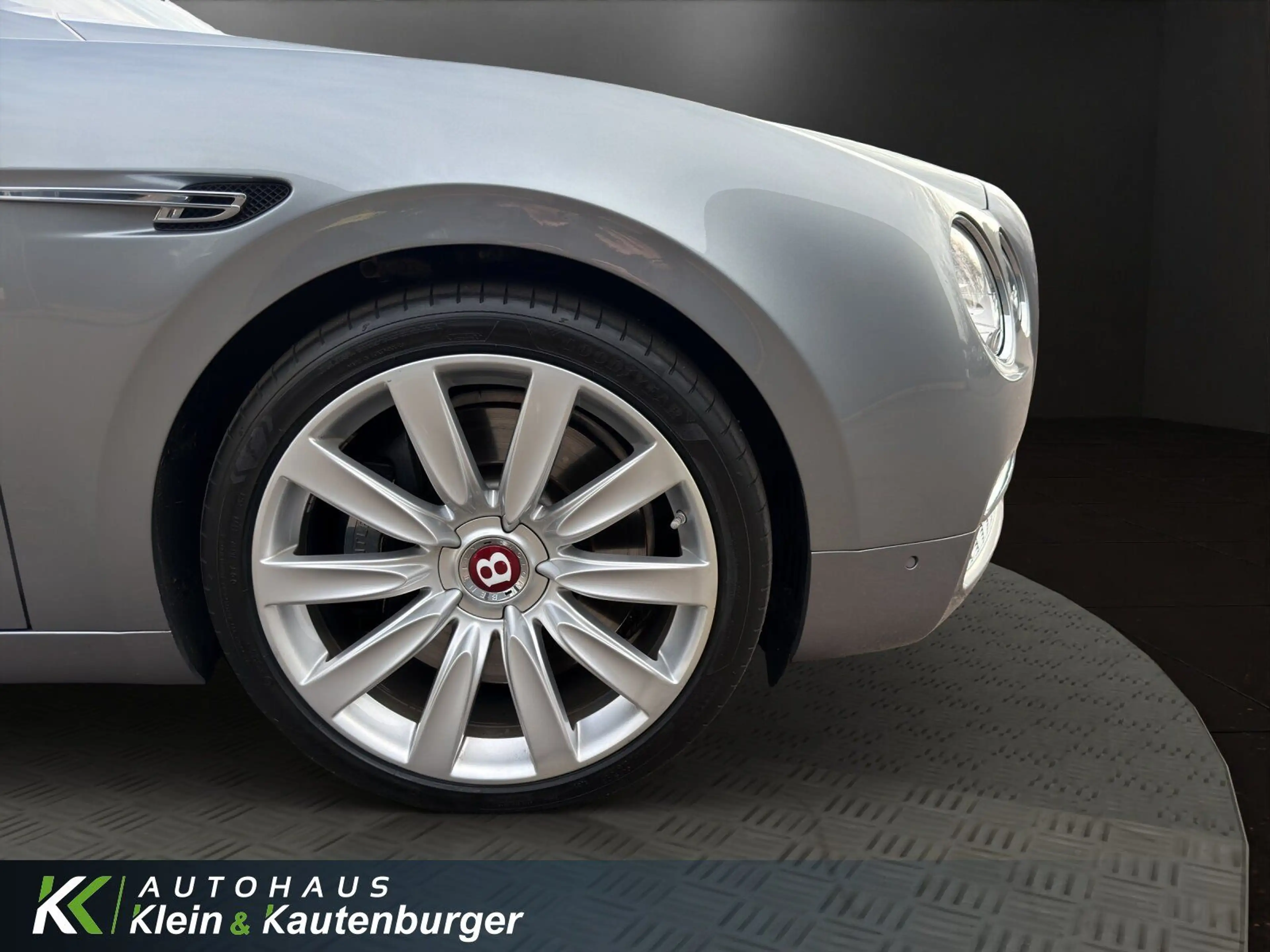 Bentley Flying Spur FLYING SPUR V8 MULLINER +VOLL+REAR-EN+SCHECKHEFT — photo 12