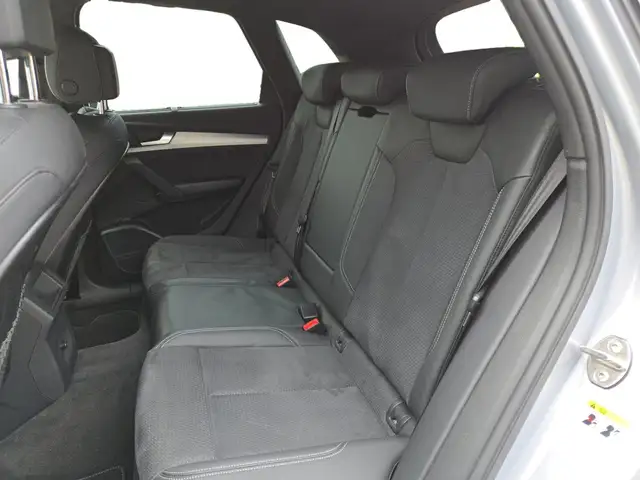 Audi Q5 view 10