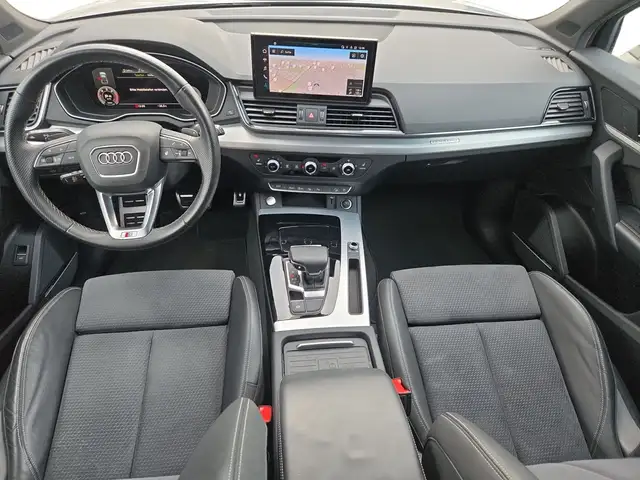 Audi Q5 view 8