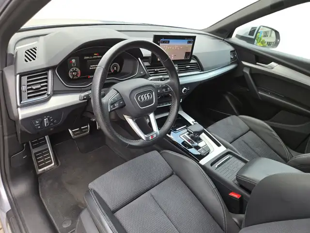 Audi Q5 view 4