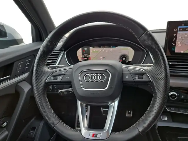 Audi Q5 view 13