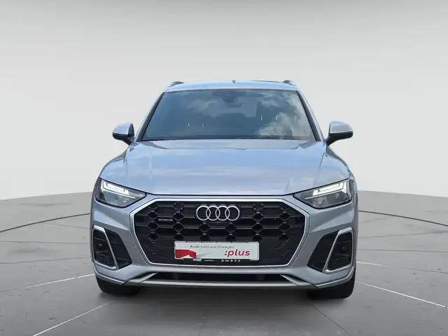 Audi Q5 view 2