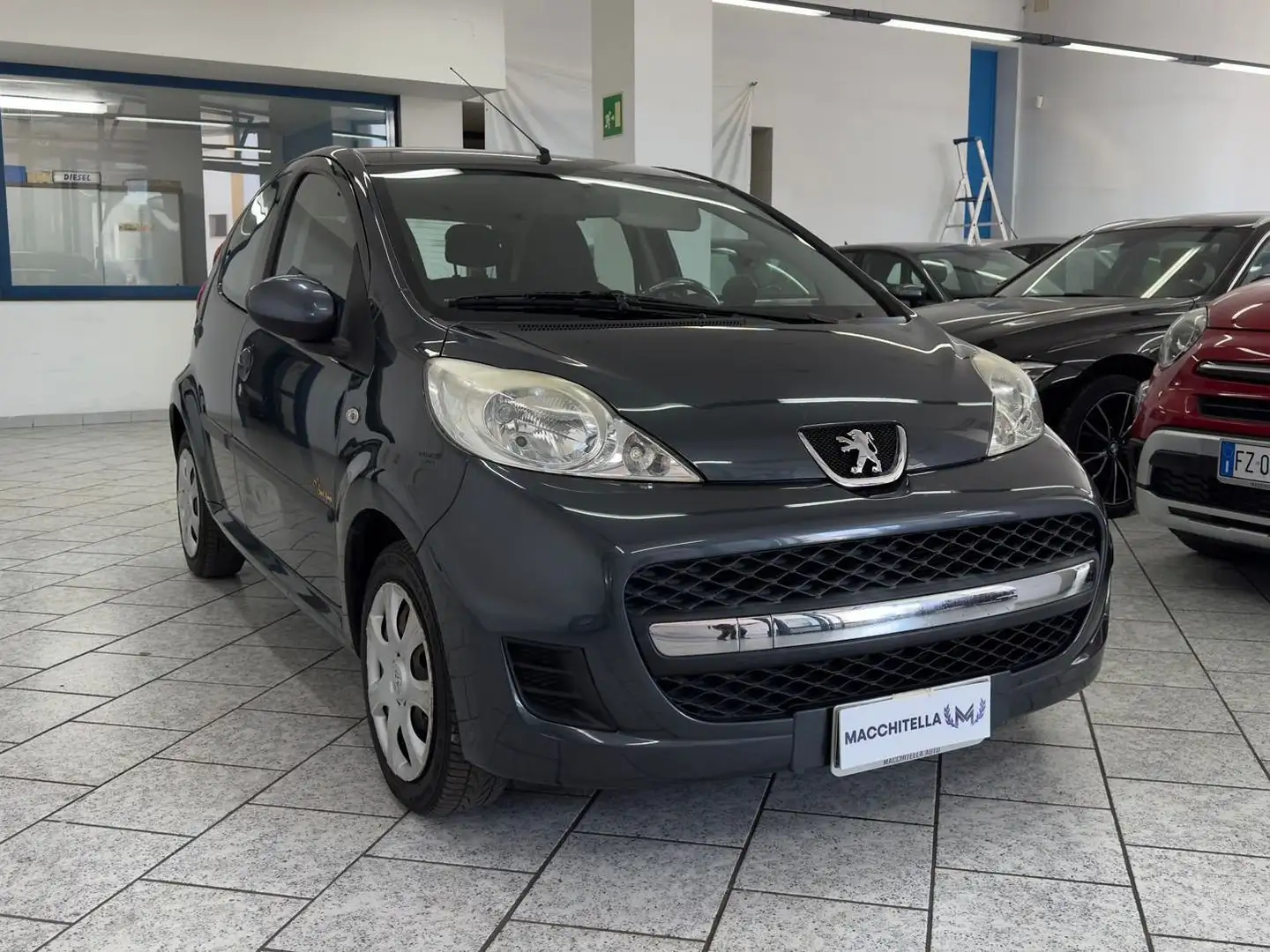 Peugeot 107 107 1.0 12v Active (plaisir) 5p 2tronic FL Grau - 2