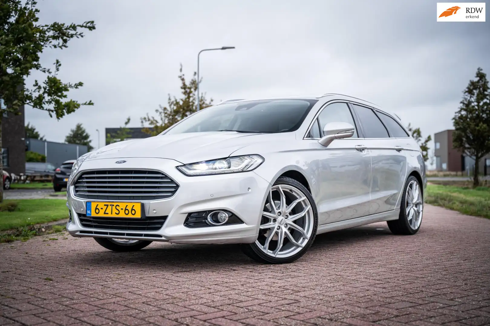 Ford Mondeo Wagon 1.5 Titanium Grijs - 1