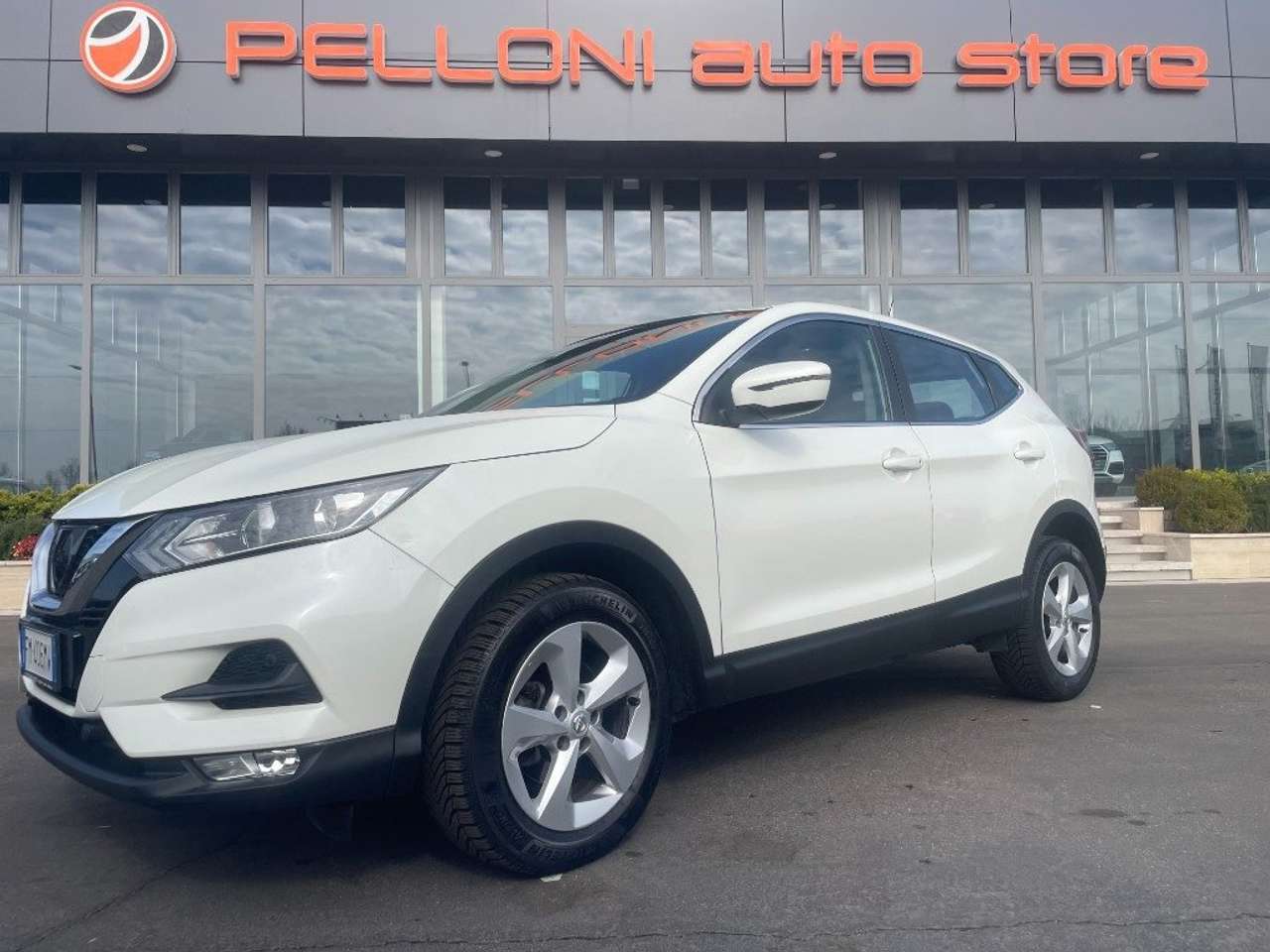 Nissan Qashqai 1.6 dCi 2WD C.AUTOMATICO 1°PROP-GARANZIA-KM CERTIF