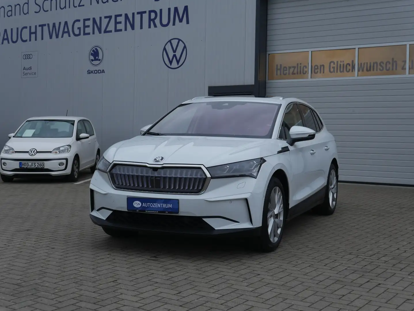 Skoda Enyaq iV 80 ecoSuite AHK ACC NAVI PANORAMA LED SITZHZG Weiß - 2