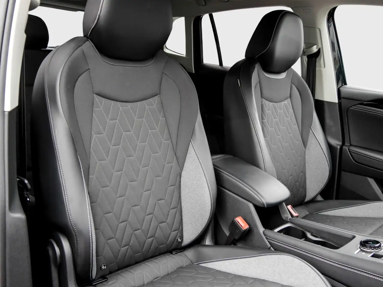 Volkswagen Tiguan GOAL 1.5 eTSI DSG LED+ Navi AHK TravelAss. Area... 6