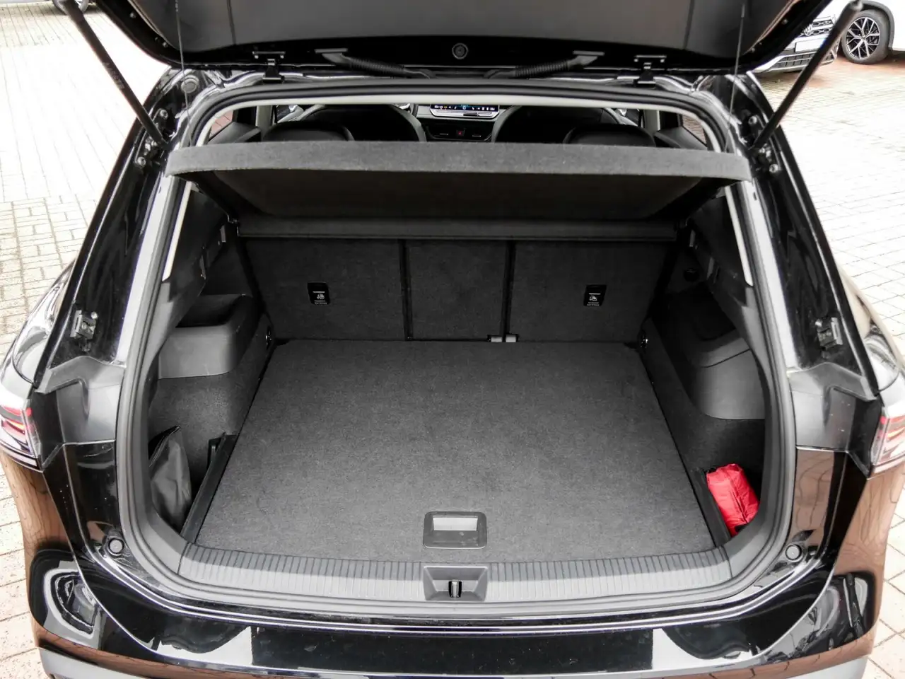 Volkswagen Tiguan GOAL 1.5 eTSI DSG LED+ Navi AHK TravelAss. Area... 12