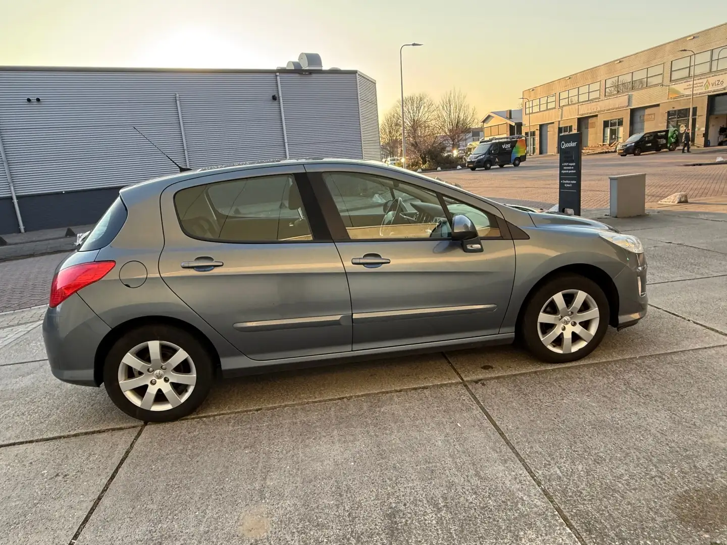 Peugeot 308 1.6 THP XT AUTOMAAT Glas DAK Volledig onderhouden Grijs - 2