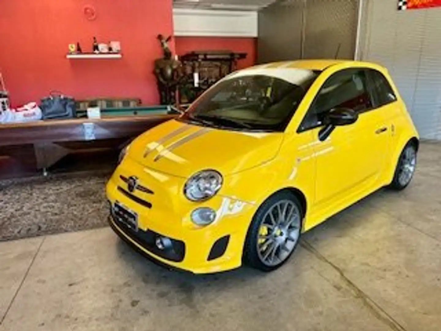 Abarth 695 1.4 16v t. t-jet Tributo Ferrari 180cv MTA Желтый - 1