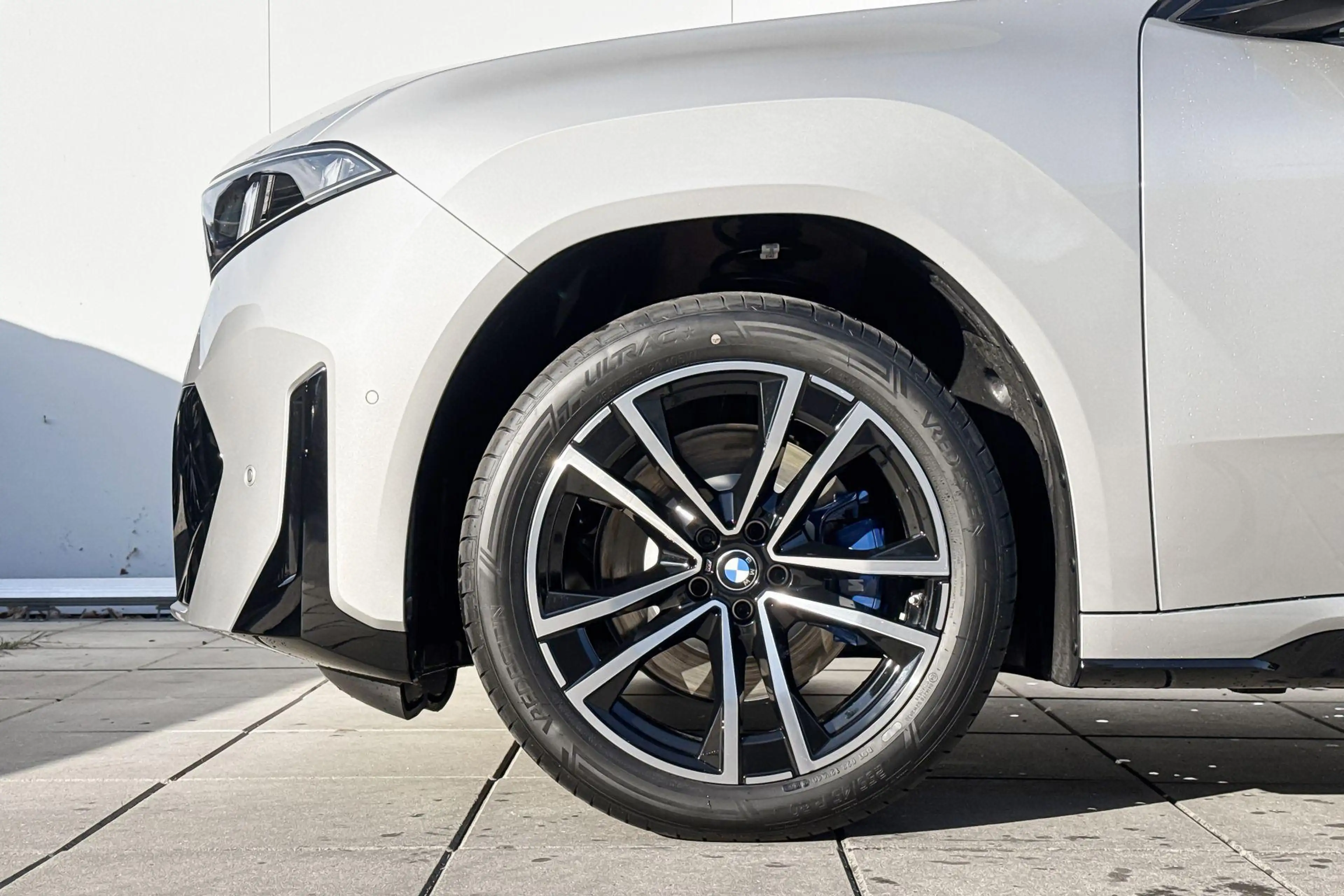 BMW iX3 40 eDrive M-Sport / Harman Kardon / 20 inch / Glaz — photo 3
