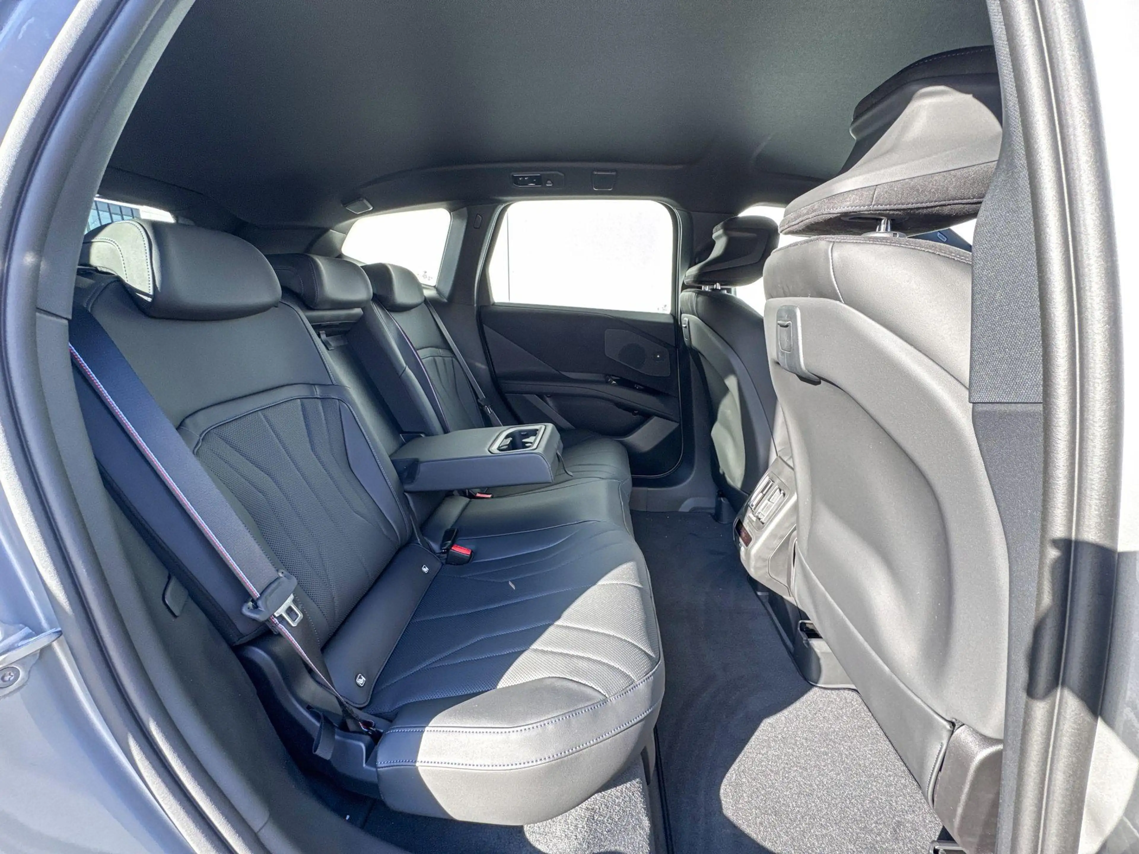BMW iX3 40 eDrive M-Sport / Harman Kardon / 20 inch / Glaz — photo 8