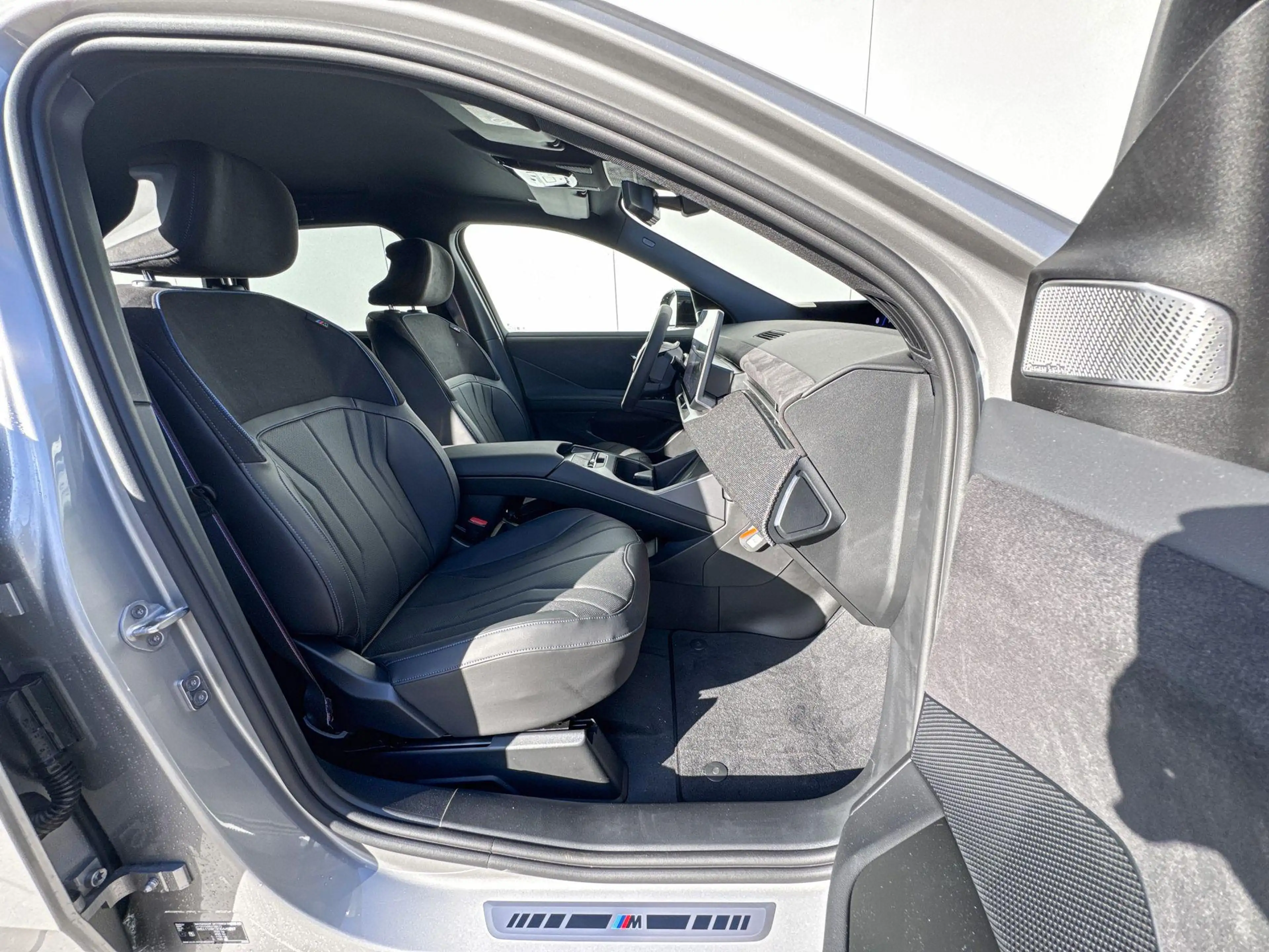 BMW iX3 40 eDrive M-Sport / Harman Kardon / 20 inch / Glaz — photo 6